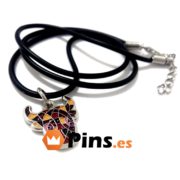 Colgante personalizado con logo en esmaltes.