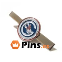 Pisa corbata con logo de asociacion de tiro con arco.
